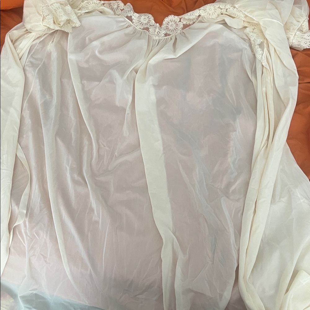Chic Cream Lace Nightgown